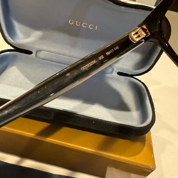 Authentic Gucci sunglasses - Picture 6 of 11
